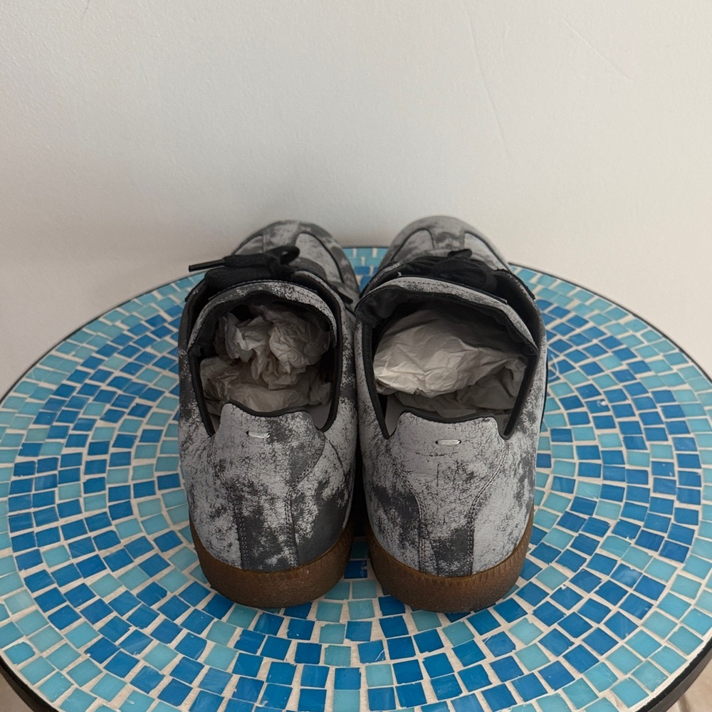 Men's Maison Margiela Silver and Gray Marbled Low-Top Replica Sneakers - Picture 4 of 8